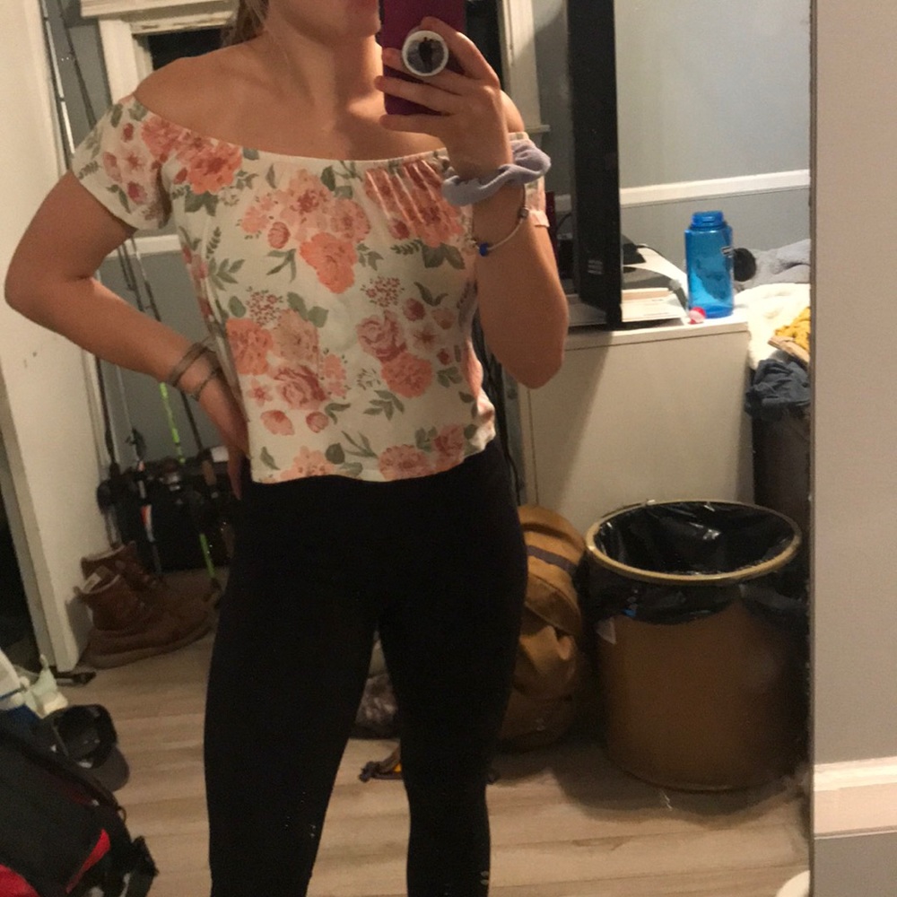 🌟3 for $15🌟Off the shoulder top